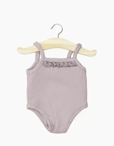minikane-vetements-poupees-gordis-34-37cm-les-ptits-basiques-dessous-fille-body-en-maille-cotelee-vieux-rose-et-sa-dentelle.webp
